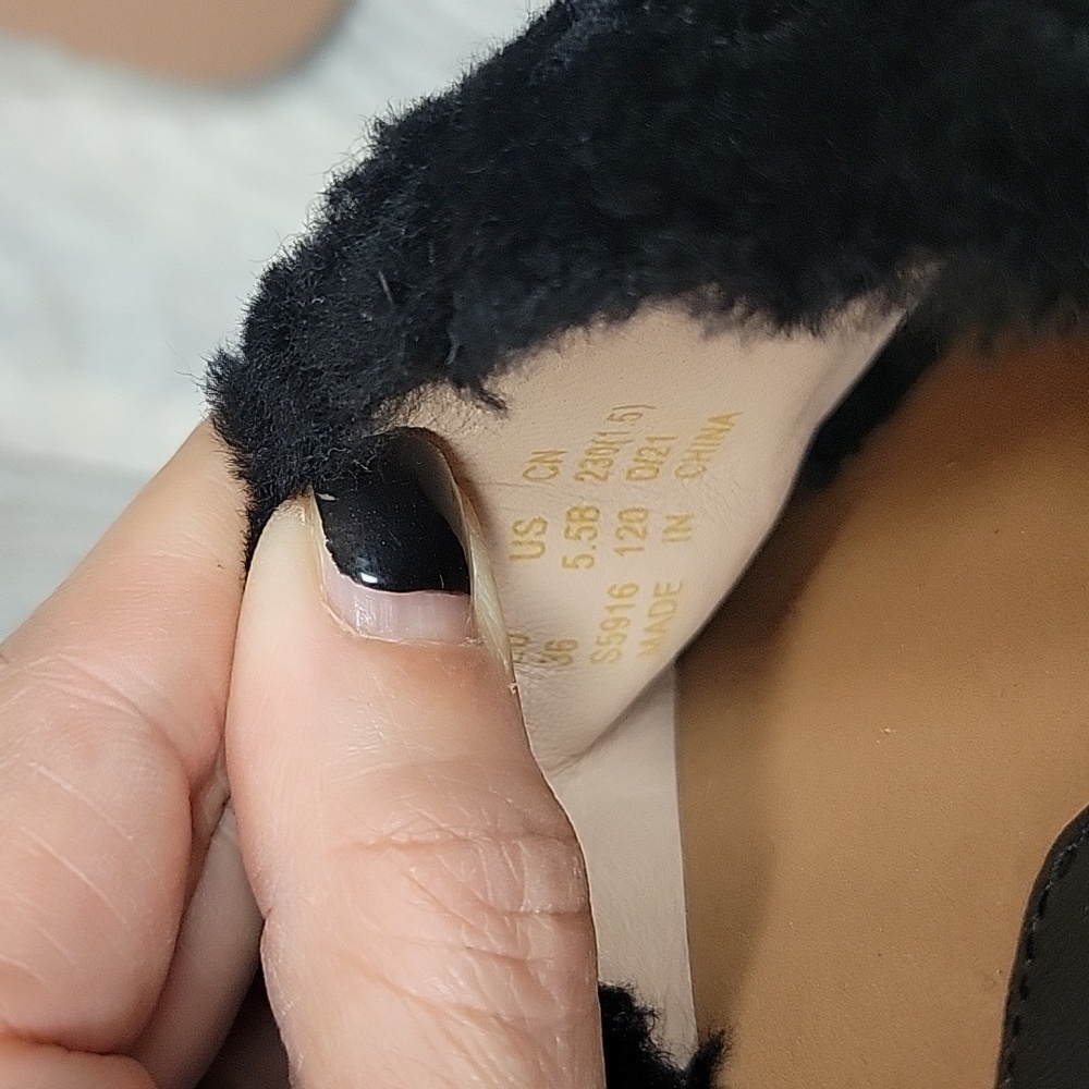 Stuart Weitzman Size 5 1/2 Black Shearling Cammy … - image 5